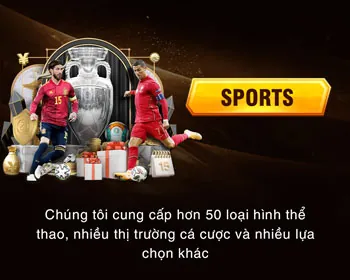Sân bóng đá với cầu thủ đang thi đấu